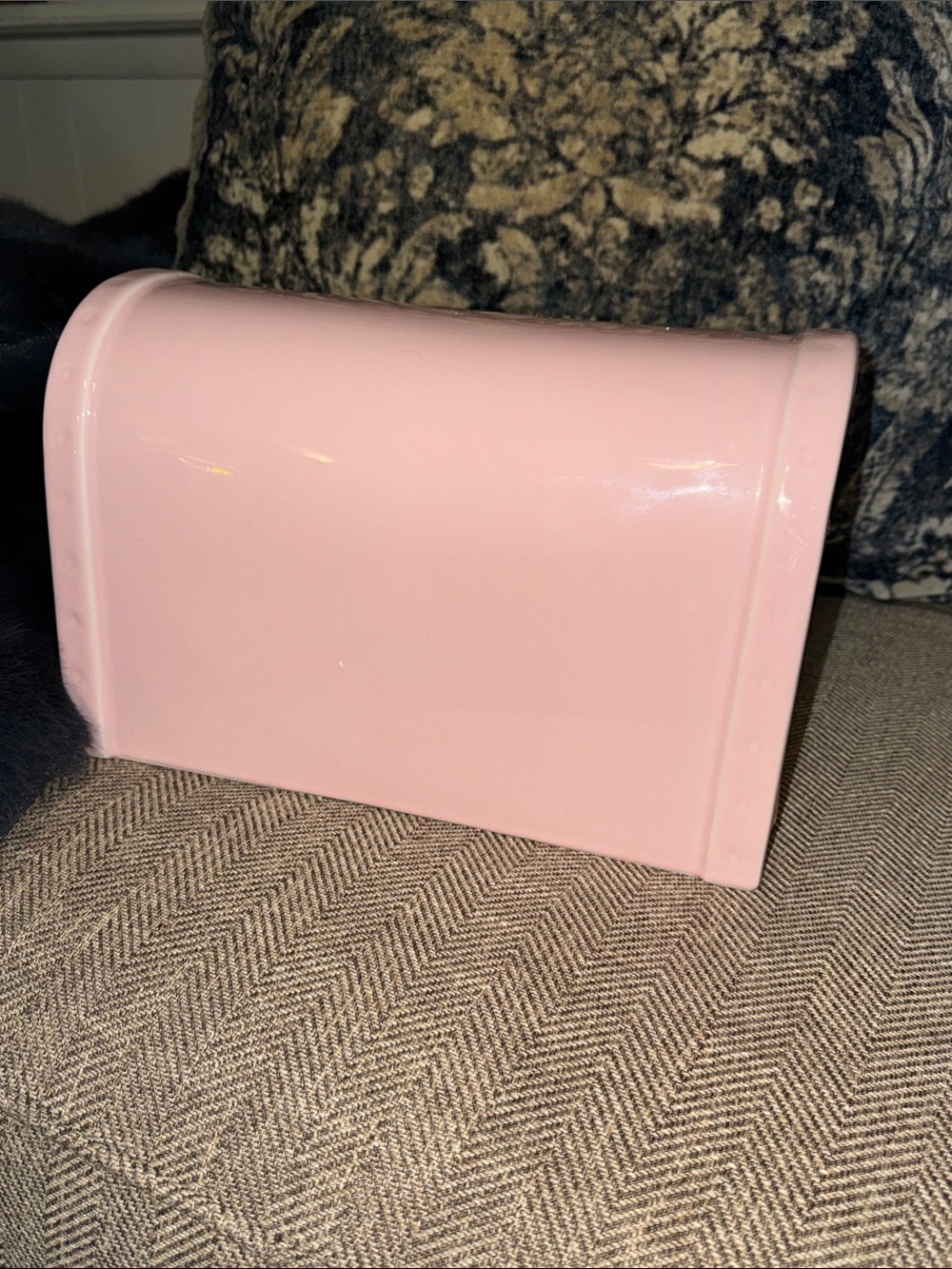 NWT RAE DUNN CERAMIC LIGHT PINK MAILBOX HOME DECOR VALENTINES ‘LOVE MAIL’ - Picture 4 of 4
